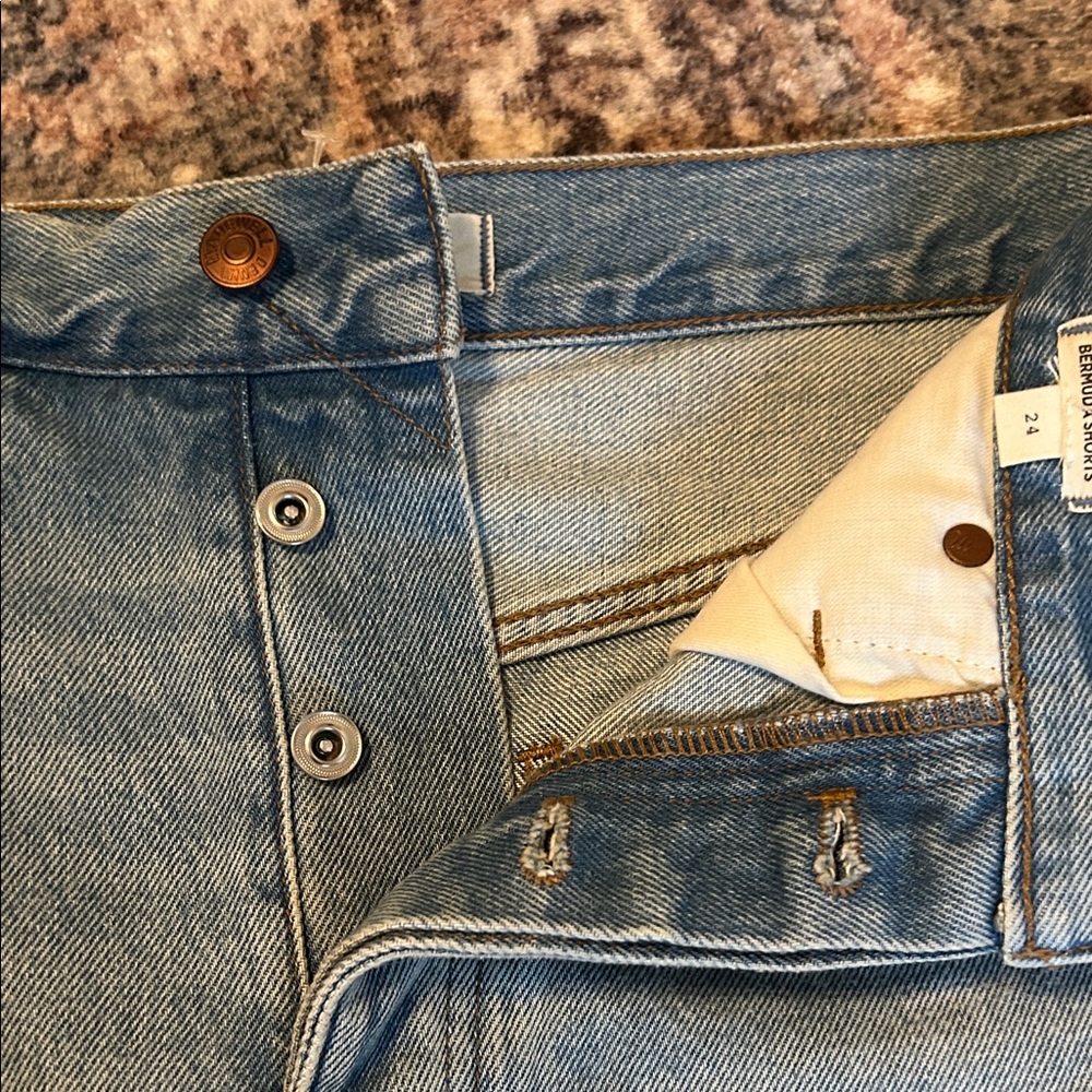 Madewell Light Blue Bermuda Jean Shorts. Size 24. - Picture 6 of 8